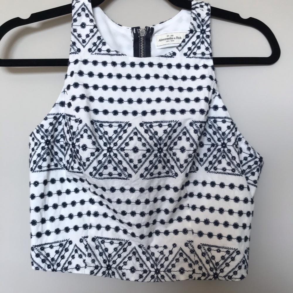 NWOT A&F Patterned Cropped Shell - Picture 4 of 6